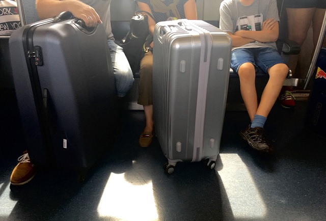 Eine Familie reist mit einem bereits genehmigten ESTA-Gruppenantrag in die USA